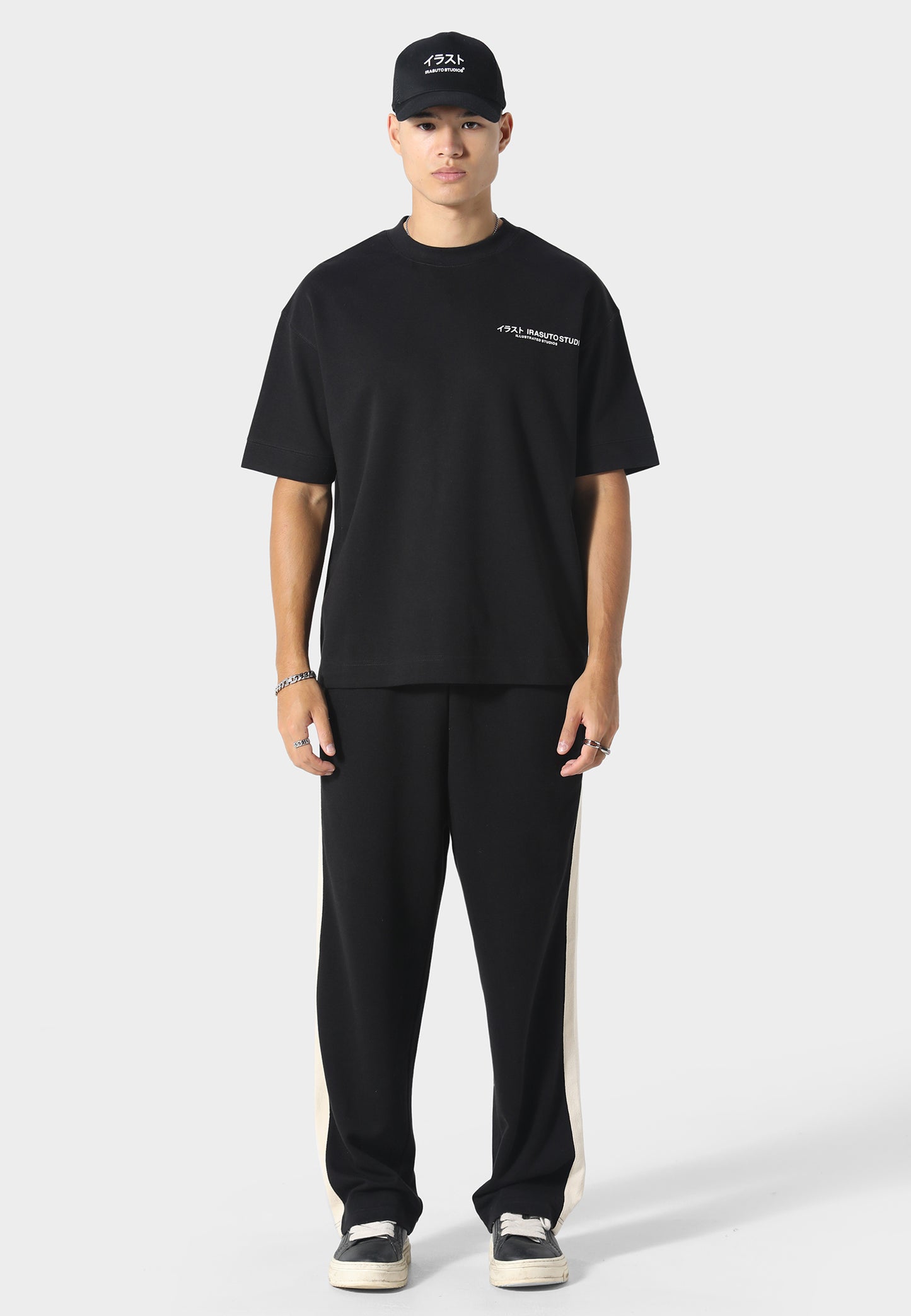Saraisu Black T-Shirt