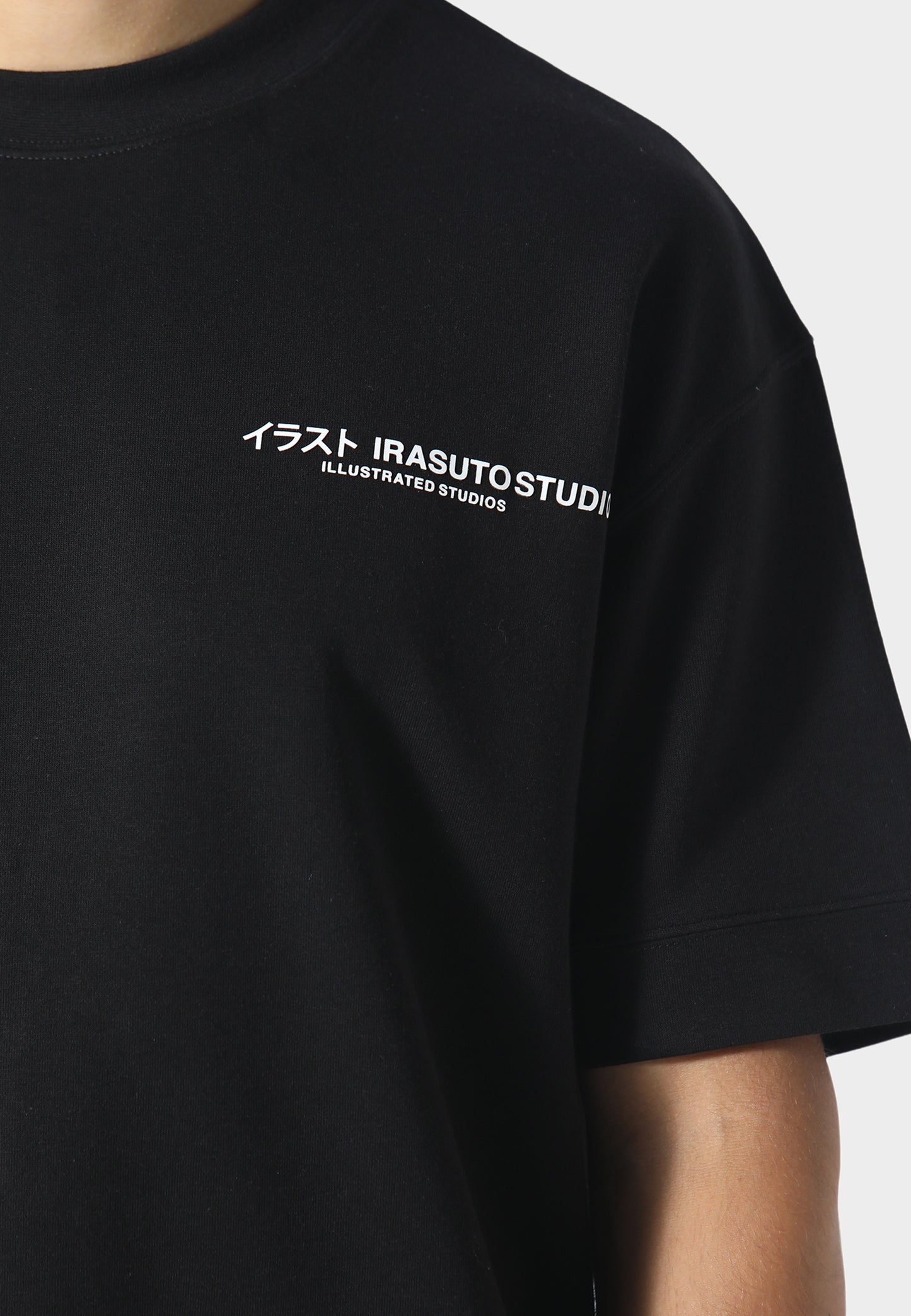Saraisu Black T-Shirt