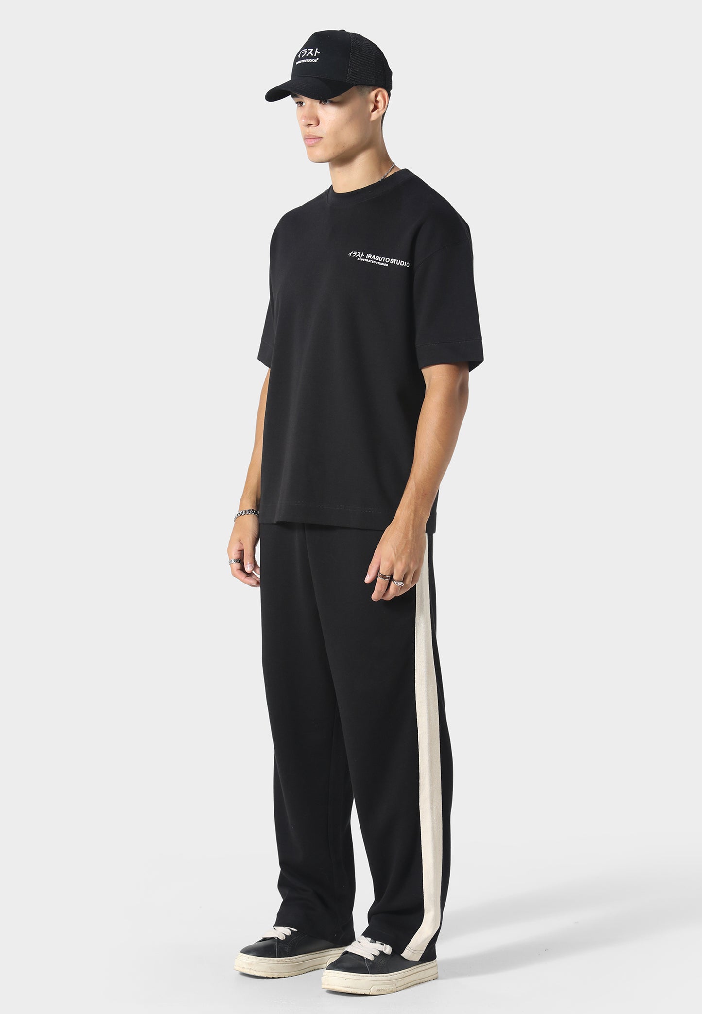 Saraisu Black T-Shirt
