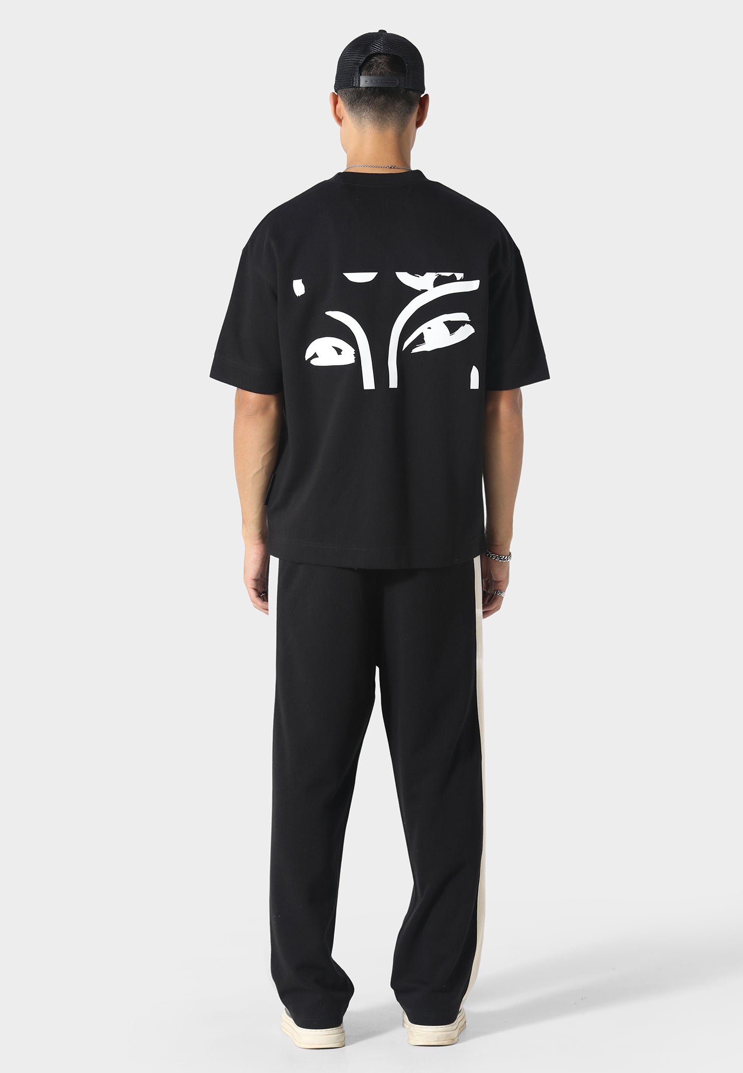 Saraisu Black T-Shirt